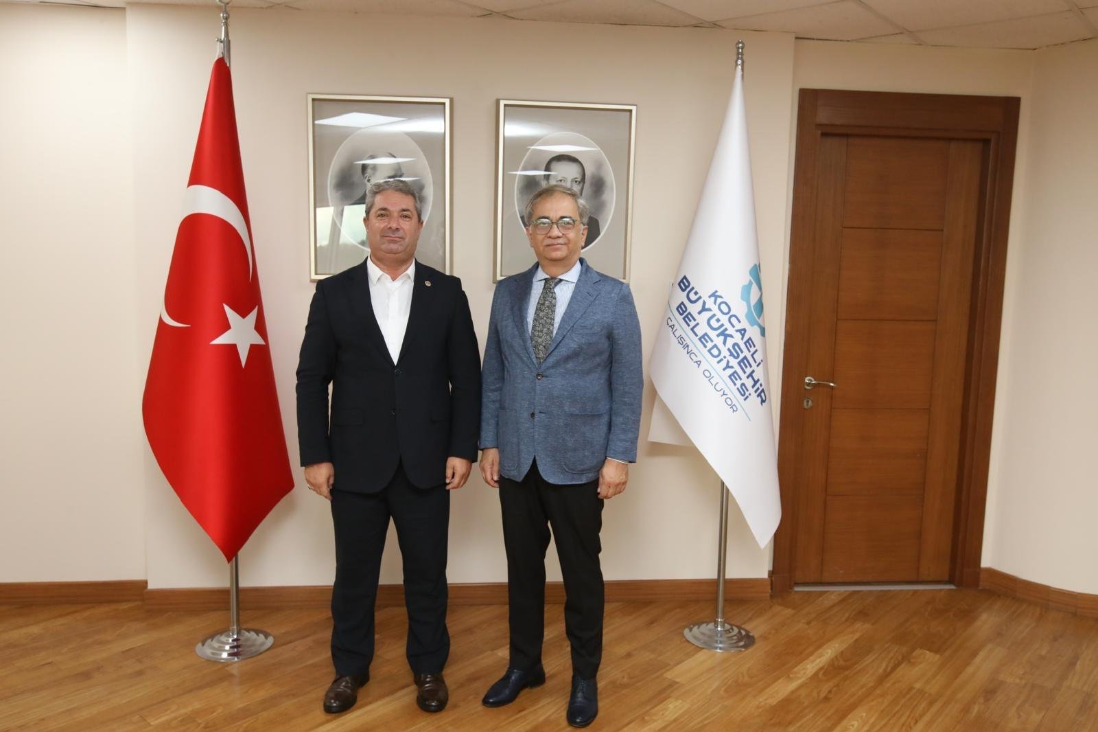 Belediye Başkanımız Rüstem Cullaz’dan Kocaeli Büyükşehir Belediyesi Genel Sekreteri Dr. Hayri Baraçlı’ya Ziyaret